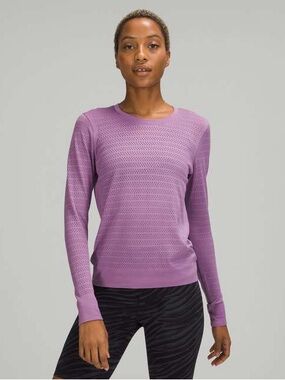 Sold /// Women’s Swiftly Breathe Long Sleeve Shirt - Wisteria Purple